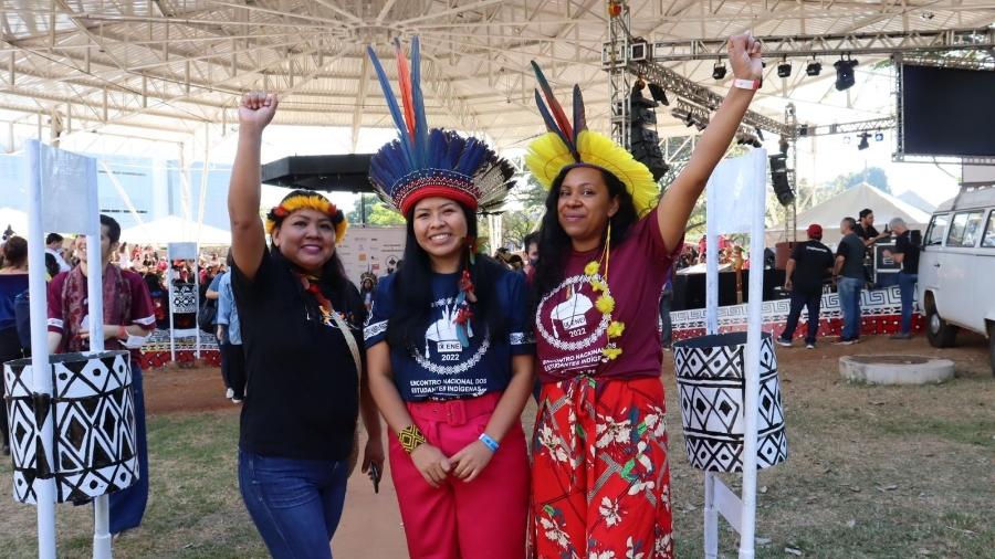 Sarlene Macuxi, Kellen Guarani Kaiowá e Marcela Pankararu em encontro de estudantes indígenas da UNICAMP - Julie Dorrico