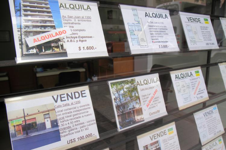 Apartamentos para vender anunciados em dólares em imobiliária na Argentina - Universal Images Group via Getty Images - Universal Images Group via Getty Images