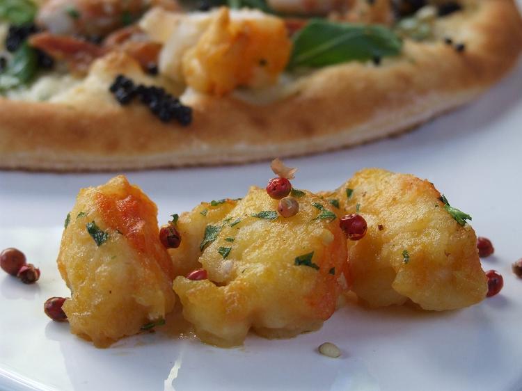 Além dos caviares, lagostas e camarões típicos do Mediterrâneo são estrelas da pizza Louis XIII