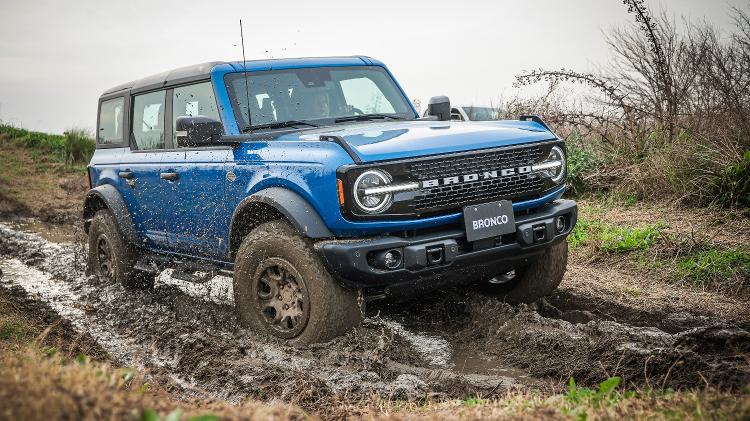 Versão raiz do Ford Bronco traz carroceria sobre chassi, como picapes, e encara qualquer terreno