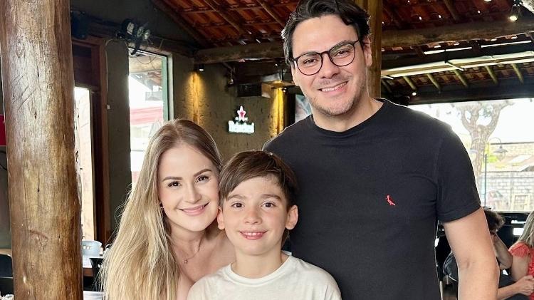 Carolina, o filho Rafael e o marido 