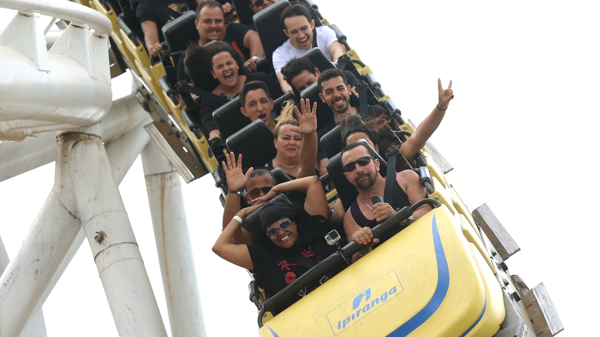 25.set.2015 - Público curte montanha-russa instalada na Cidade do Rock, durante o quinto dia de shows do Rock in Rio 2015. - Fernando Maia/UOL
