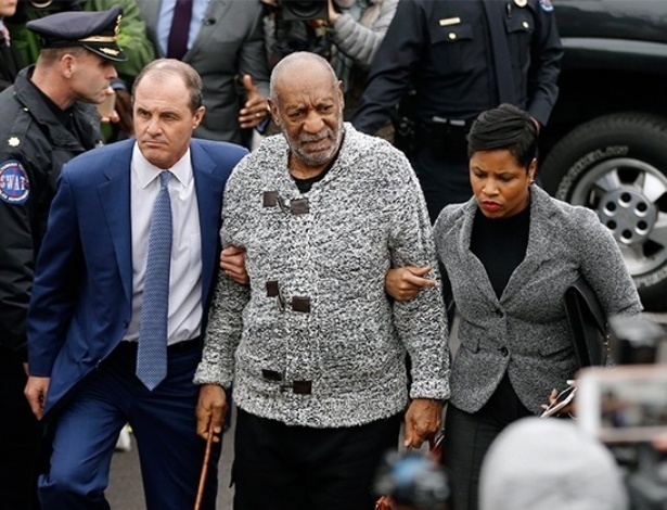 O ator Bill Cosby chega à corte do condado de Montgomery - AP/EFE