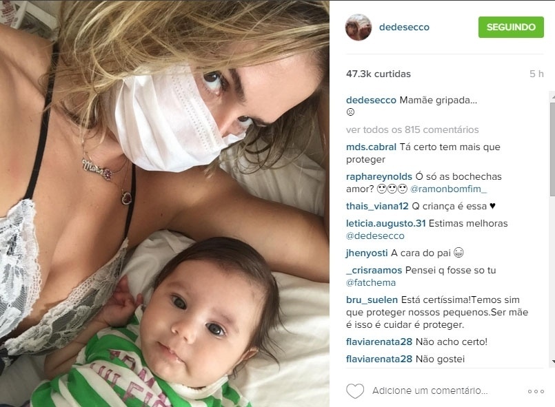 14.mar.2016- Gripada, Deborah Secco usa máscara ao fazer selfie com a filha Maria Flor, de apenas três meses. Os internautas se dividiram em relação a precaução da atriz. Alguns acharam certo e outros consideraram frescura de mãe de primeira viagem - Reprodução/Instagram/Deborah Secco