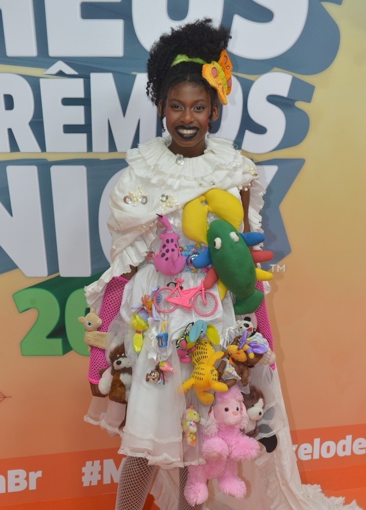 20.out.2016 - Com look de bichinhos de pelúcia, MC Soffia comparece ao Meus Prêmios Nick 2016 - Francisco Cepeda/AgNews