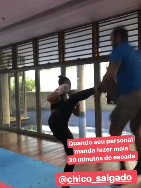 Personal trainer finge "voar" com chute de Bruna Marquezine - Reprodução/Instagram - Reprodução/Instagram