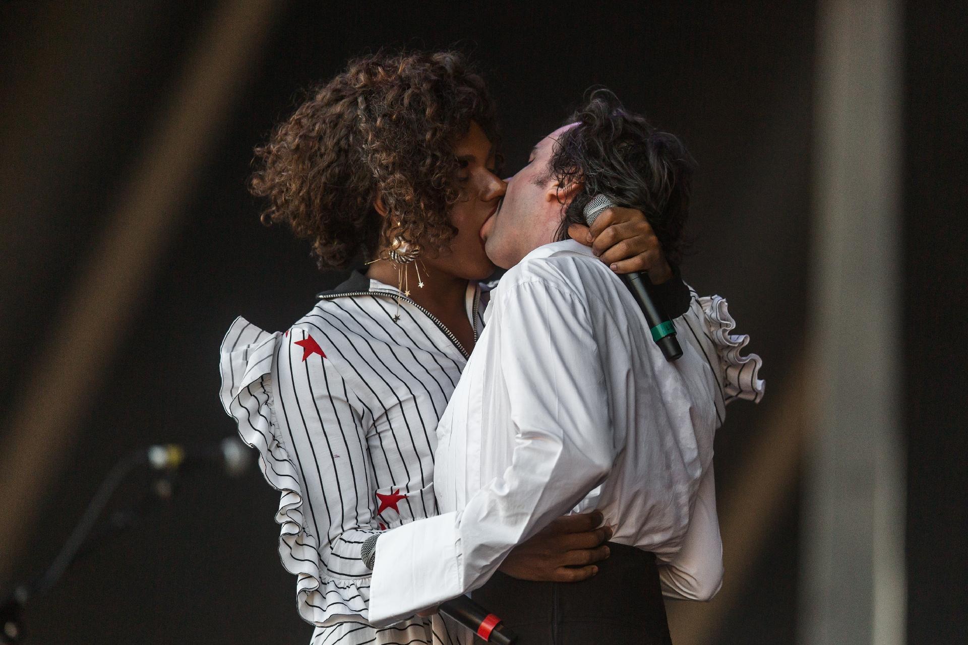 Johnny Hooker convidou Liniker e Almério para cantar a representatividade gay no Palco Sunset, no terceiro dia do Rock in Rio 2017 - Ricardo Borges/Folhapress