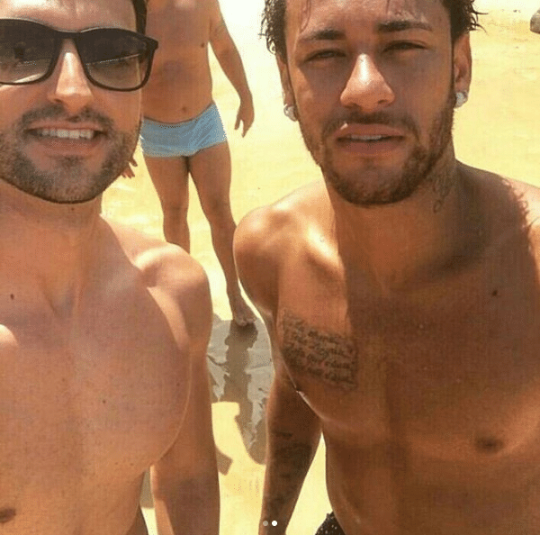 Neymar tira foto com fã em Fernando de Noronha - Reprodução/Instagram