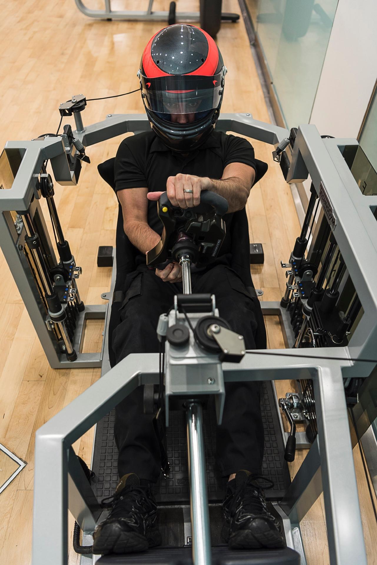 Da esperança ao fracasso série de TV fica um ano dentro da equipe McLaren 09/02/2018 UOL