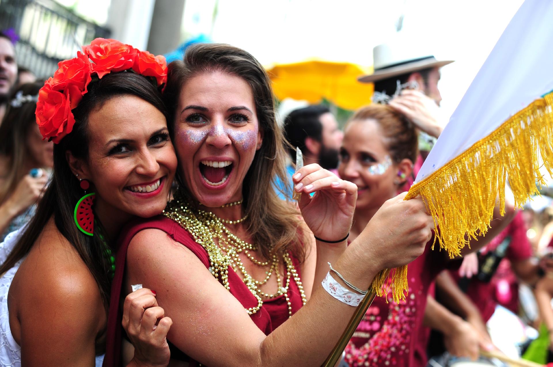 Bloco Te Amo, Mas Só Como Amigo desfila pelas ruas de Pinheiros na tarde deste sábado (17) - Junior Lago/UOL