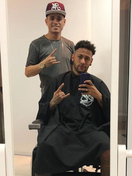 O cabeleireiro Daílson dos Reis com seu cliente mais famoso, Neymar - Reprodução/Instagram