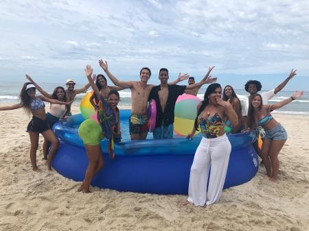 Bastidores de gravação do clipe de "Piscininha, Amor" - Divulgação