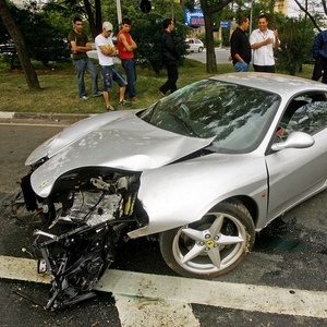 Por que seguradoras dão perda total em carros até mesmo após batidas leves