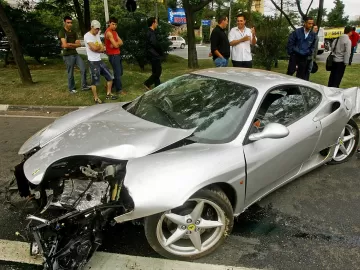 Por que seguradoras dão perda total em carros até mesmo após batidas leves