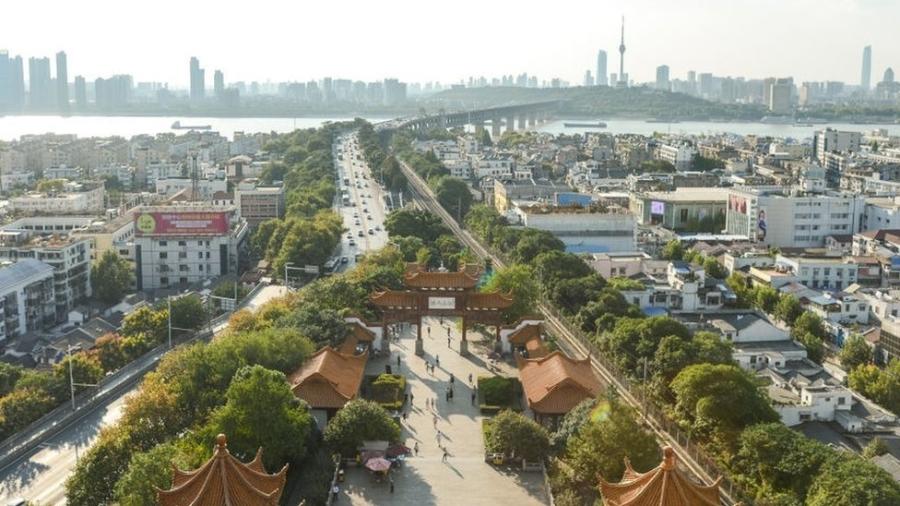 Wuhan, na China, é a sétima maior cidade do país e entrou no mapa mundial por ter sido origem de novo coronavírus - Getty Images via BBC