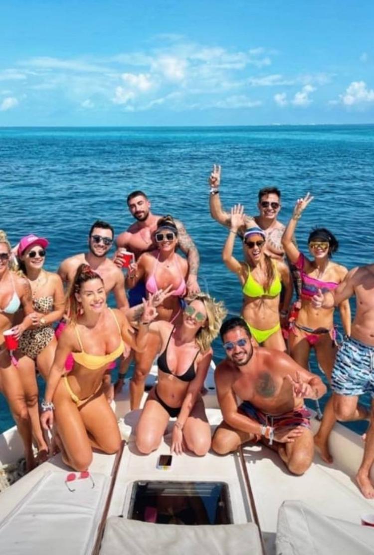 Juju Salimeni, Diogo Basaglia e amigos em Cancún - Reprodução/Instagram - Reprodução/Instagram