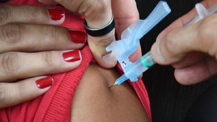 Vacinação está indicada inclusive para quem já teve a covid-19 no passado - Getty Images/BC