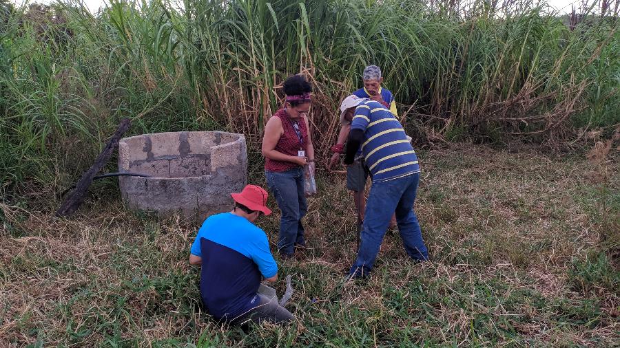 Coleta de solo para o projeto ZonBarragem - Arquivo pessoal