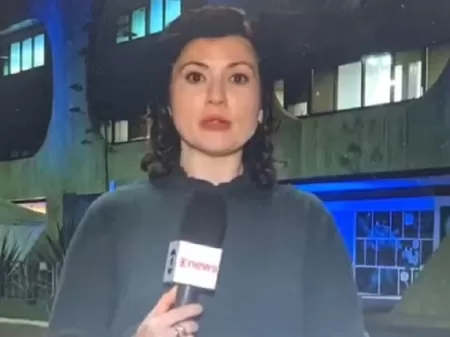 Jornalista da Globo engasga ao vivo e desespero toma conta