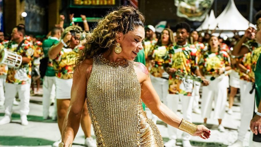 Carnaval 2024: Fabíola de Andrade comenta sobre críticas de samba no pé
