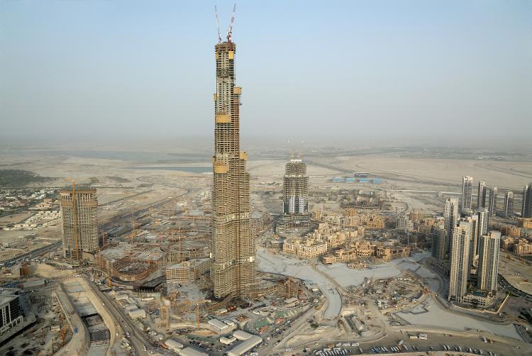 O Burj Khalifa ainda durante sua construção em Dubai