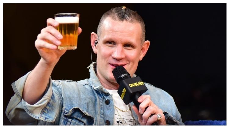 Matt Smith tomou cerveja na CCXP 24