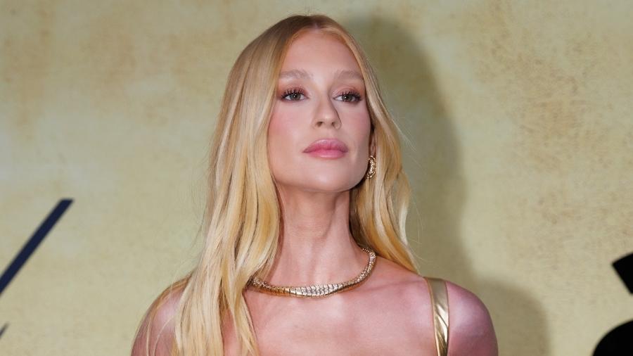 Marina Ruy Barbosa apareceu com ombro roxo em Cannes Marina Ruy Barbosa apareceu com ombro roxo em Cannes