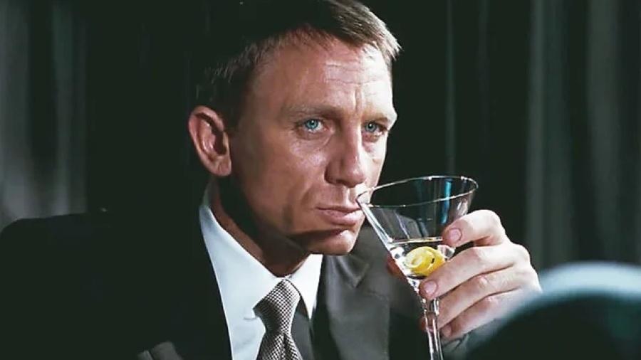 Ah, James Bond! Que presepada você foi fazer com nosso drink clássico, hein? Ah, James Bond! Que presepada você foi fazer com nosso drink clássico, hein?