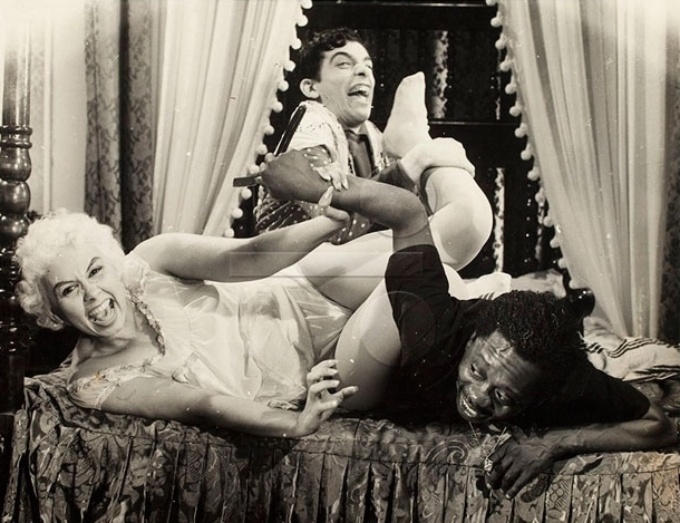 Dercy Gonçalves, Edayr Badaró e Grande Otelo em "A Baronesa Transviada" (1957), de Watson Macedo - Reprodução/Cinemateca