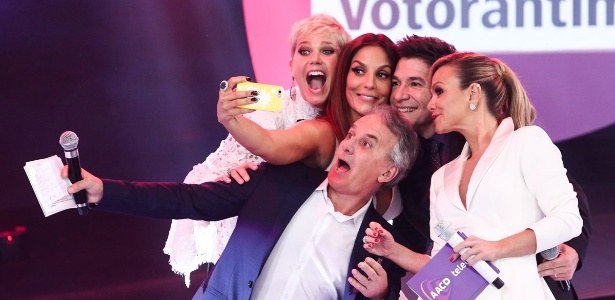 Se nem os famosos resistem a uma selfie, imagina os meros mortais - Manuela Scarpa/Photo Rio News