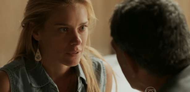 Em "A Regra do Jogo", Orlando (Eduardo Moscovis) propõe a Lara (Carolina Dieckmann) ser amante dele - Reprodução/TV Globo