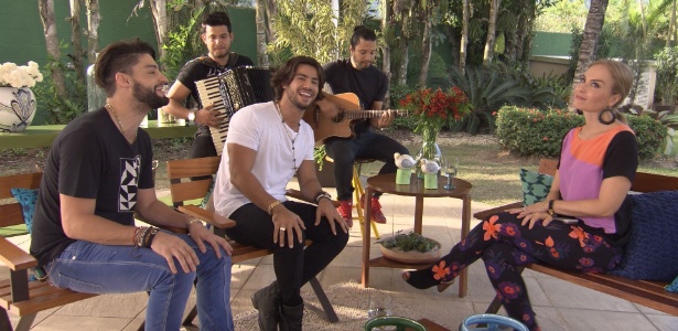 Angélica conversa com a dupla Munhoz e Mariano, do hit Camaro Amarelo, no "Estrelas" - Divulgação/Globo - Divulgação/Globo