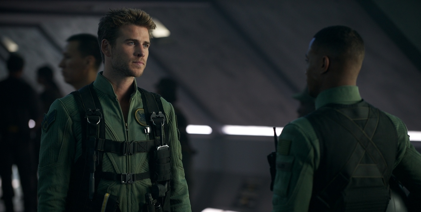 Liam Hemsworth em cena do filme "Independence Day - O Ressurgimento" - Divulgação