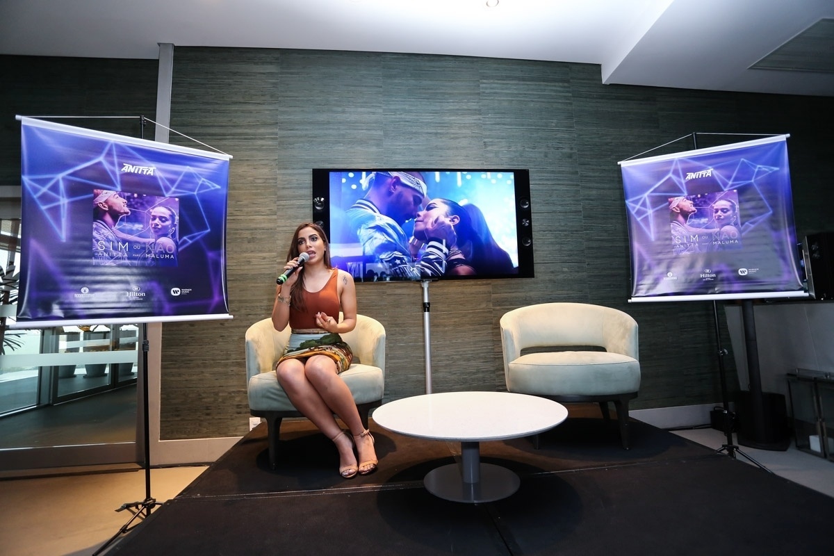 27.jul.2016 - Anitta apresenta seu novo single "Sim ou Não" para jornalistas em um hotel no Rio de Janeiro antes de lançar oficialmente o clipe da música - Manuela Scarpa/Brazil News