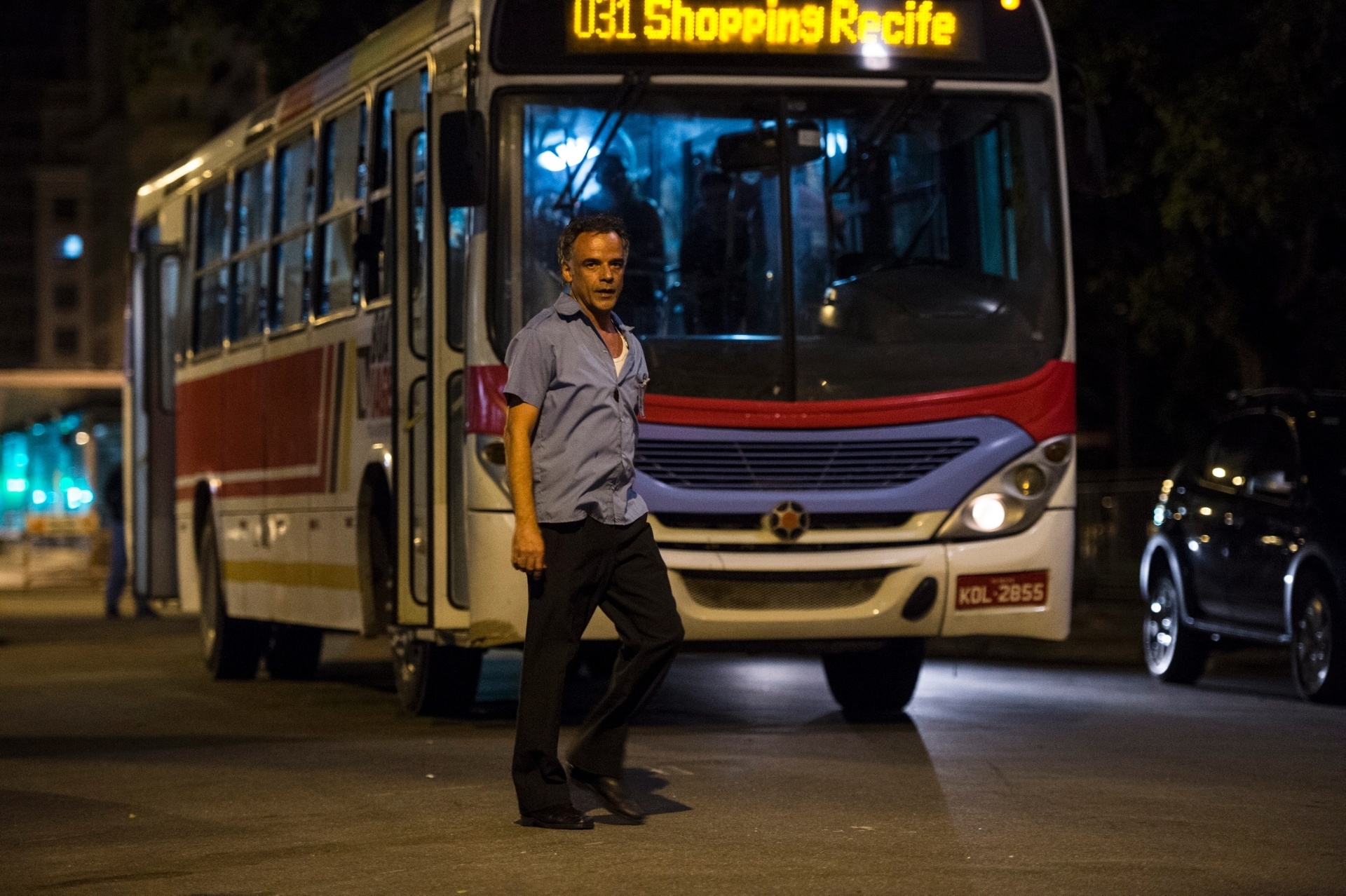 Quinta: Waldyr ajuda a chamar socorro para Beatriz após ver o atropelamento - Estevam Avellar/Globo