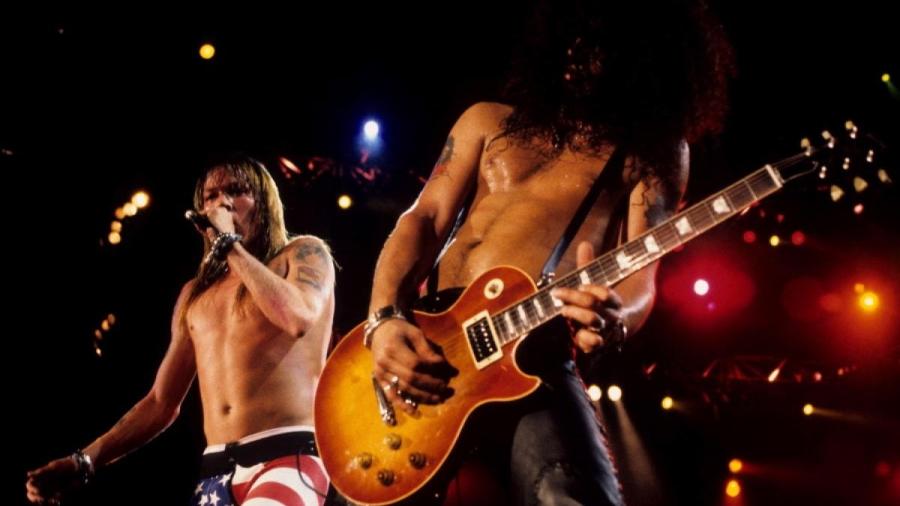 Slash, do Guns N´ Roses, empunha uma guitarra Les Paul no Rock in Rio de 1991 - Getty Images