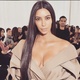 Kim Kardashian sem maquiagem no desfile da Balenciaga, na semana de moda de Paris 2016 - Reprodução/ Instagram/ @kimkardashian