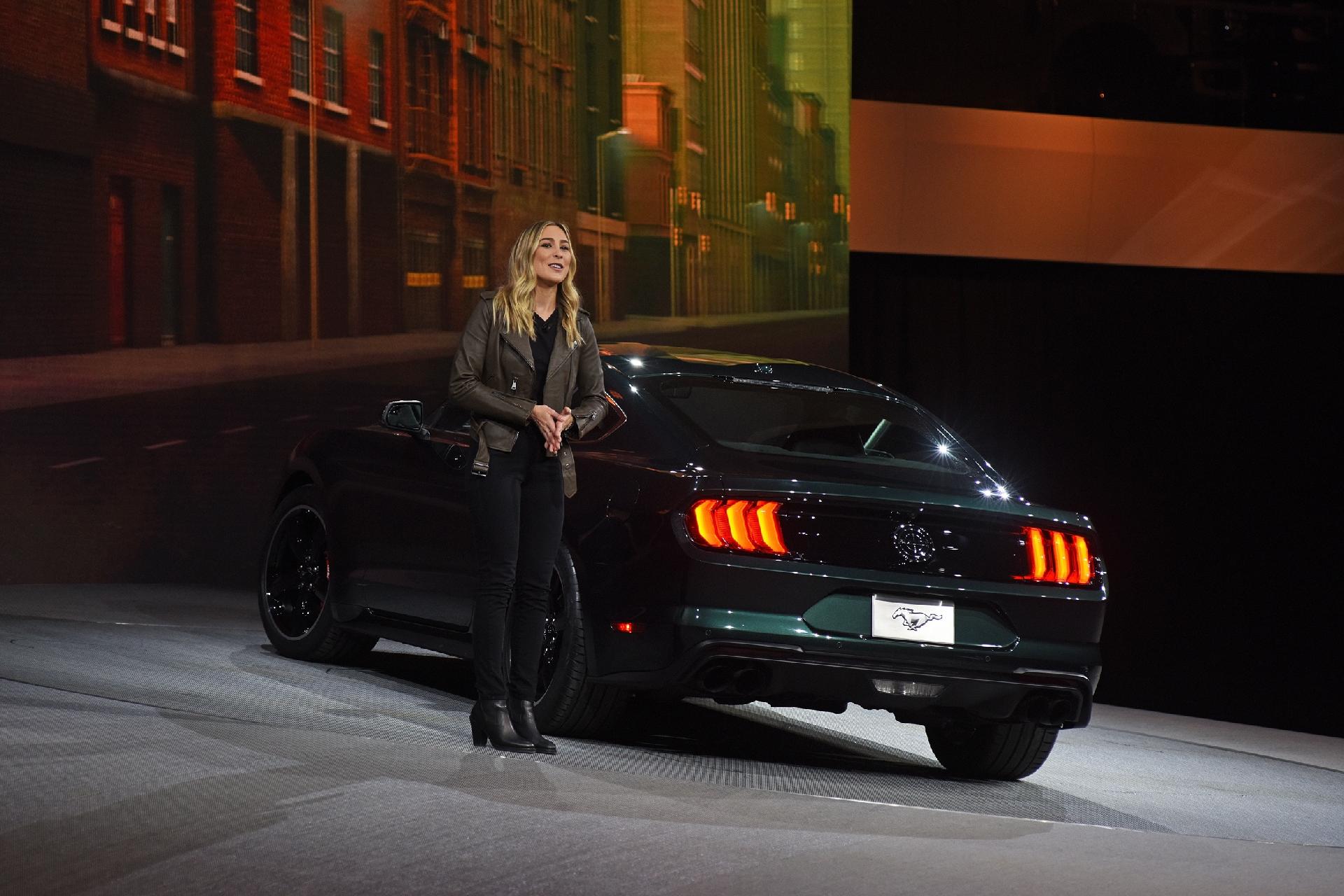 Molly McQueen e o Mustang Bullitt 2018 - Murilo Góes/UOL