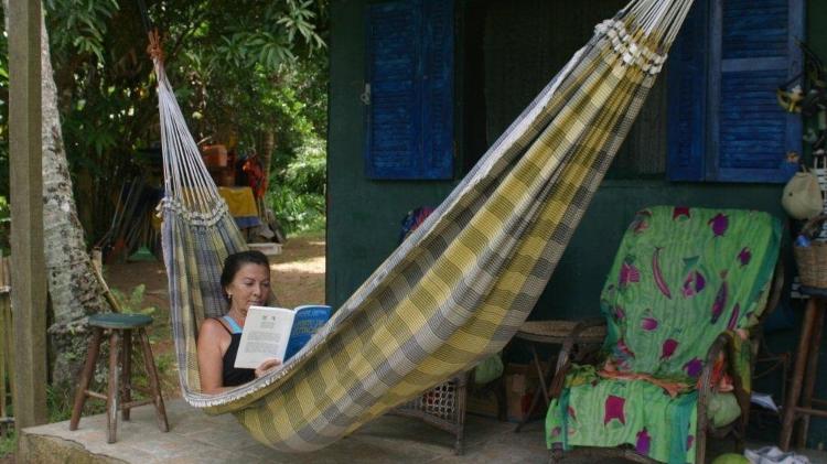 Maria Miller, que vivia com o marido em Miami, agora prefere o sossego da ilha - Arquivo pessoal - Arquivo pessoal