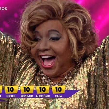 Mumuzinho comemora cinco notas 10 que recebeu ao homenagear Alcione no "Show dos Famosos" - Reprodução/TV Globo - Reprodução/TV Globo