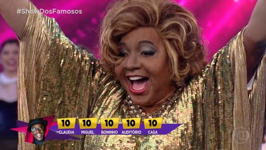 Mumuzinho comemora cinco notas 10 que recebeu ao homenagear Alcione no "Show dos Famosos" - Reprodução/TV Globo