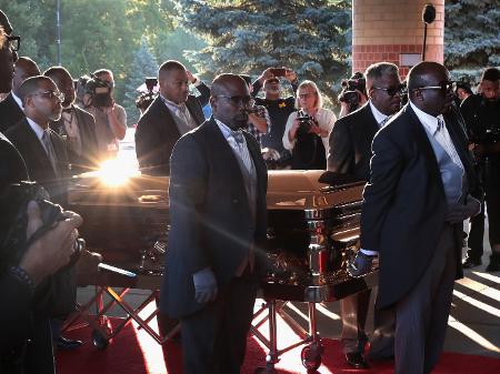 Caixão de Aretha Franklin é levado para funeral em Detroit - Scott Olson/Getty Image