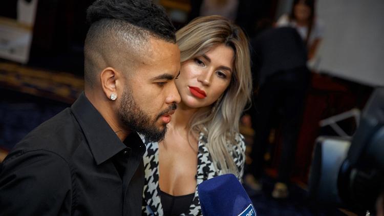 Dentinho e Dani Souza durante evento na Ucrânia  - Divulgação - Divulgação