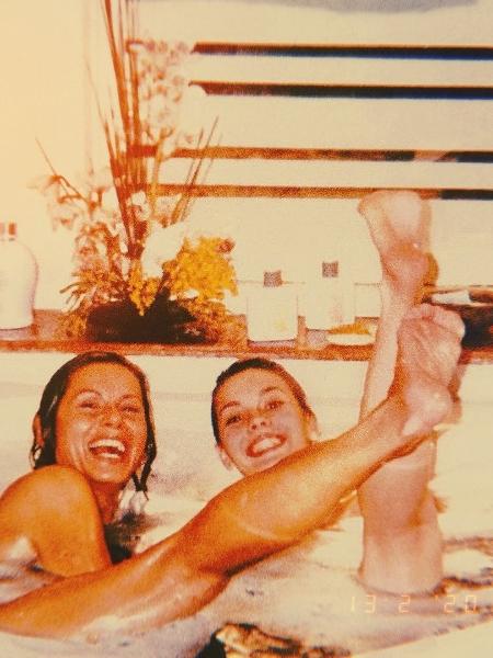 Carolina Dieckmann relembra banho em banheira com Vera Fischer - REPRODUÇÃO/INSTAGRAM