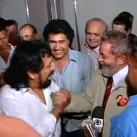 Dalvan ao lado de Lula durante campanha do então presidente à reeleição, em 2006 - Reprodução/YouTube - Reprodução/YouTube
