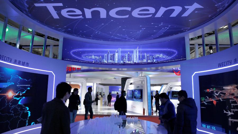 Pessoas visitam o estande da Tencent na Exposição Mundial 5G em Pequim, China, em 22 de novembro de 2019 - Jason Lee/Reuters