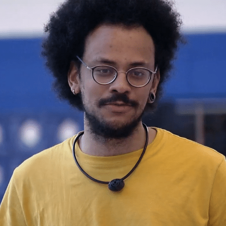 quanto os integrantes ganham nas suas profissões? 8 BBB21: João Luiz conversa na área externa da casa - Reprodução / Globoplay - Reprodução / Globoplay