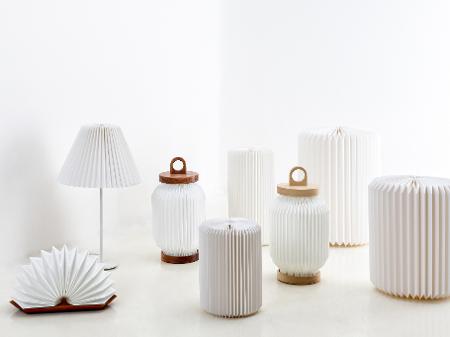 Descendente de quatro avós japoneses, Mel Kawahara cria luminárias que exploram estética que reflete sua origem - Divulgação