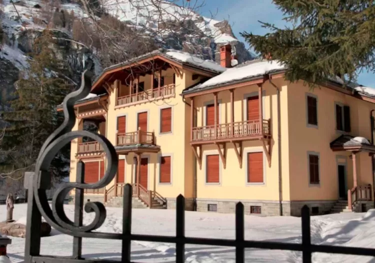 A luxuosa 'villa' alpina de "Casa Gucci" fica em Gressoney Saint-Jean, no Vale de Aosta, no sopé do Monte Rosa - ANSA - ANSA