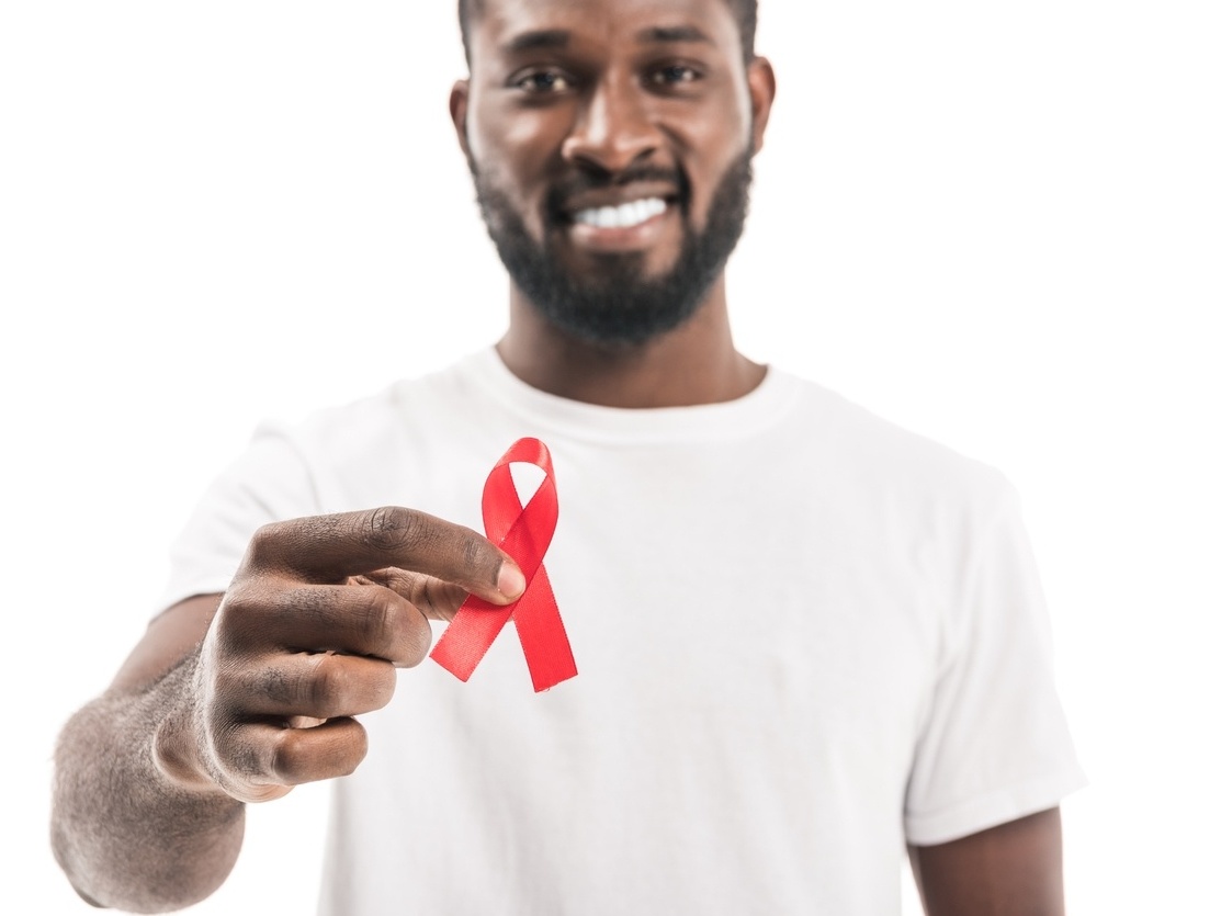 Aids avança entre negros na década e muda perfil racial da doença no país -  08/12/2021 - UOL VivaBem